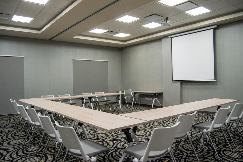 Hilton Garden Inn Leon Poliforum Bagian luar foto