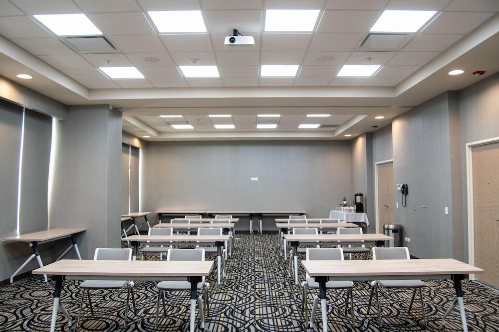 Hilton Garden Inn Leon Poliforum Bagian luar foto