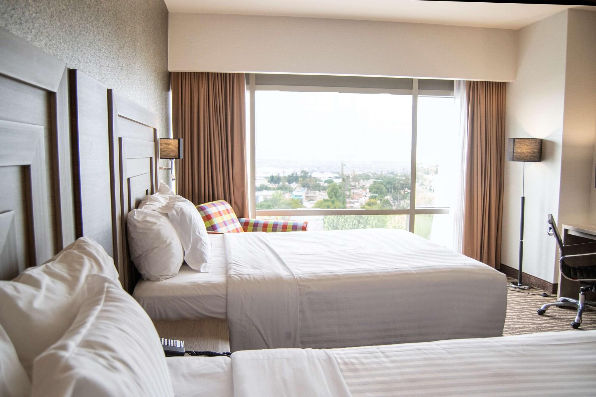 Hilton Garden Inn Leon Poliforum Bagian luar foto