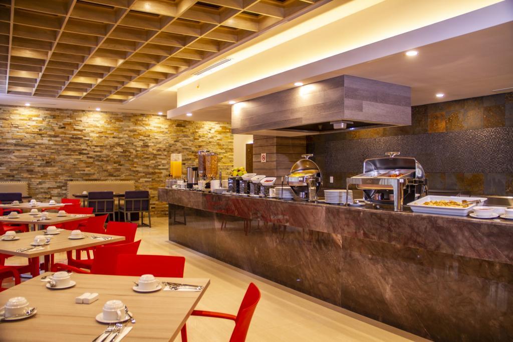 Hilton Garden Inn Leon Poliforum Bagian luar foto