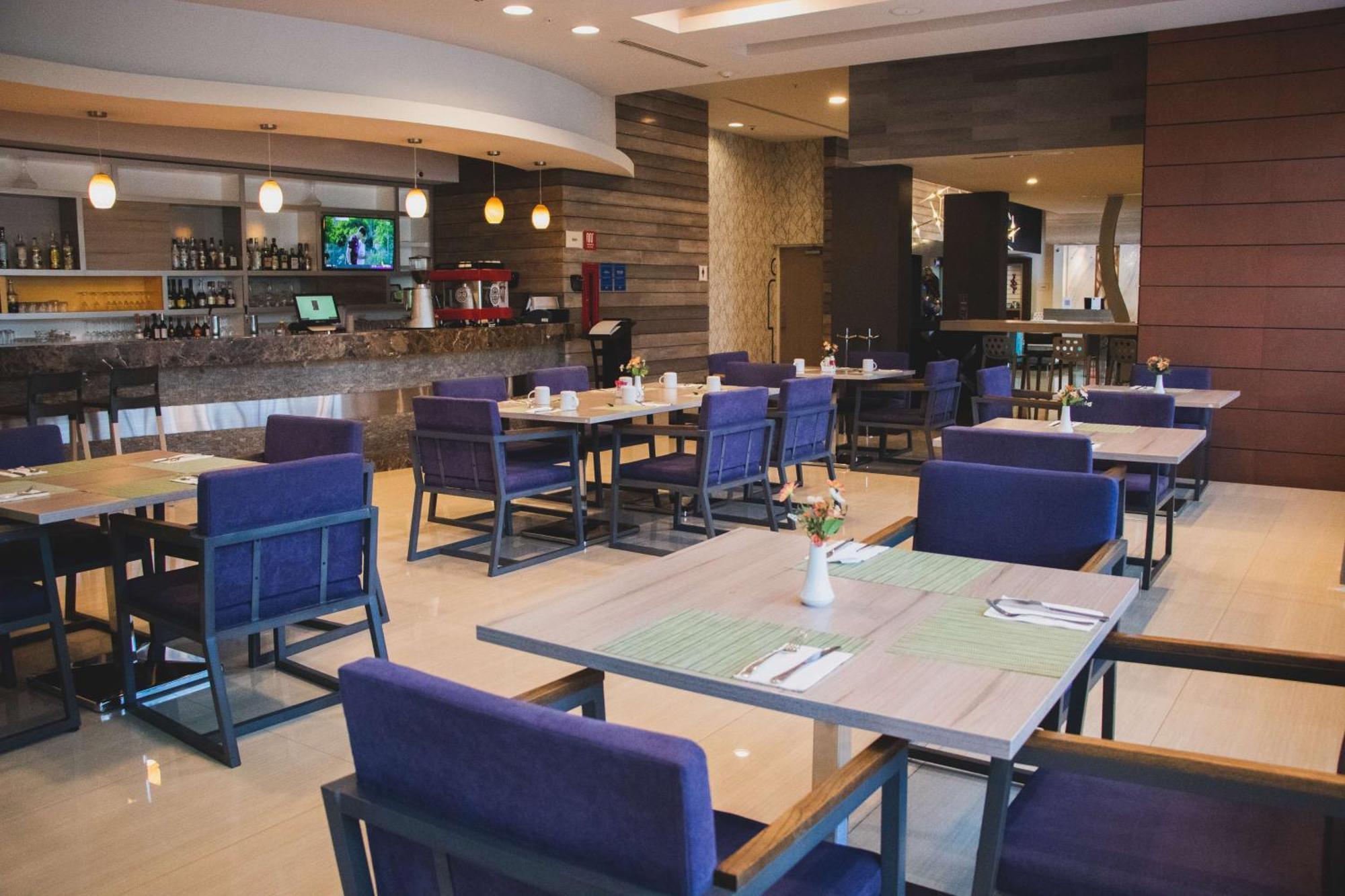 Hilton Garden Inn Leon Poliforum Bagian luar foto