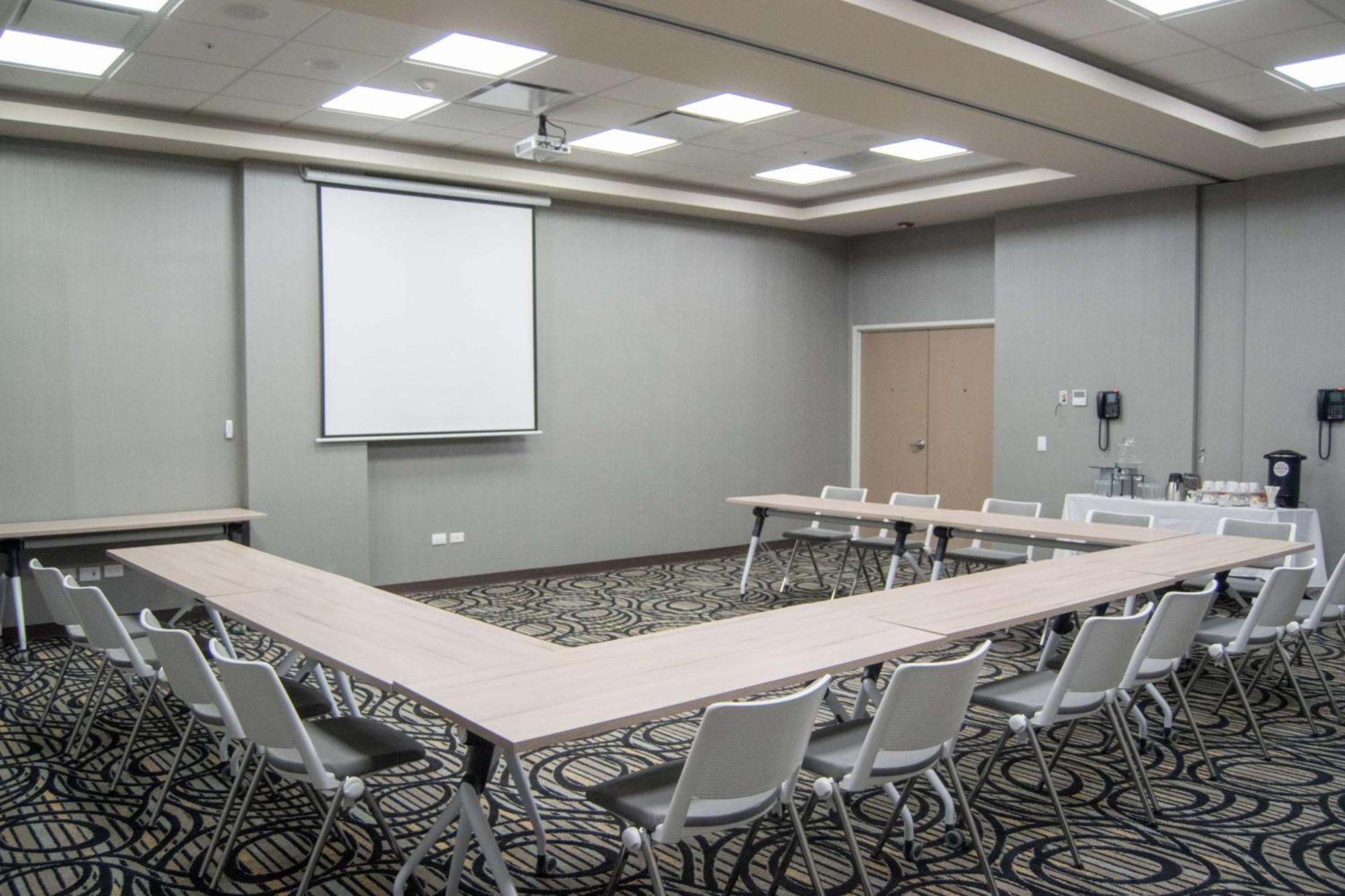Hilton Garden Inn Leon Poliforum Bagian luar foto